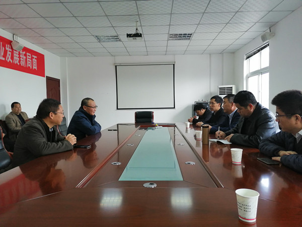 集团公司副总经理孔维国一行考察调研尾矿超细粉磨生产线(图1)